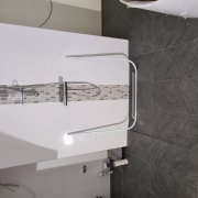 Dusch avloppsränna utmed vägg